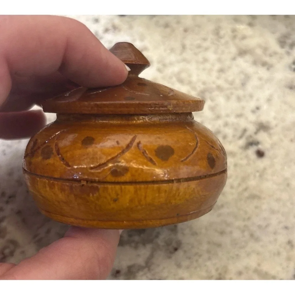 Vintage Wooden Handcrafted Carved Floral Pattern Trinket Jewelry Box‎